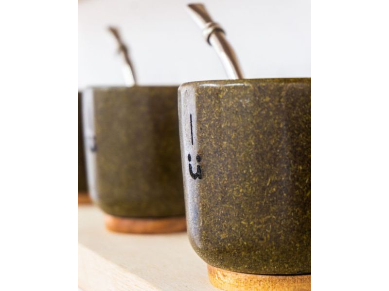 mate hecho en base a polvo de yerba